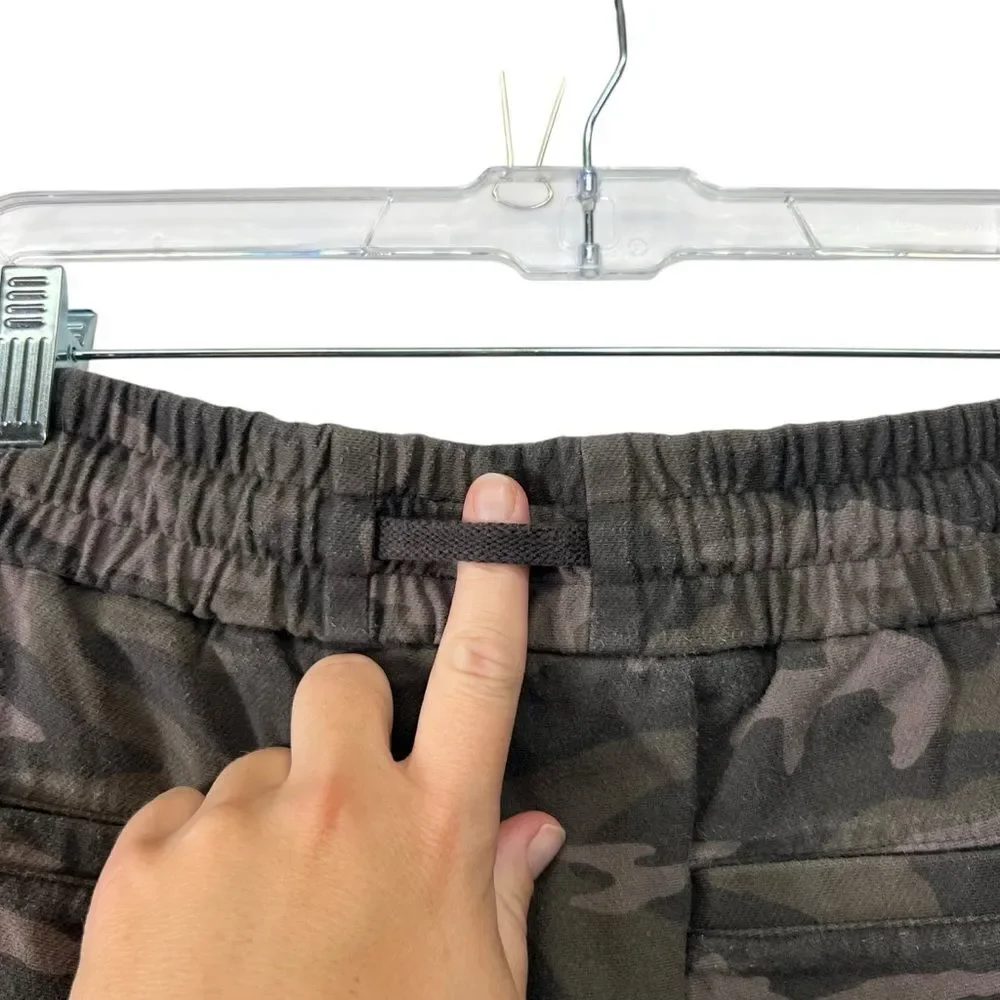 Sz 20 ATHLETA BLACK OLIVE CAMO ELASTIC WAIST STRETCHY FARALLON SHORTS - Picture 11 of 16